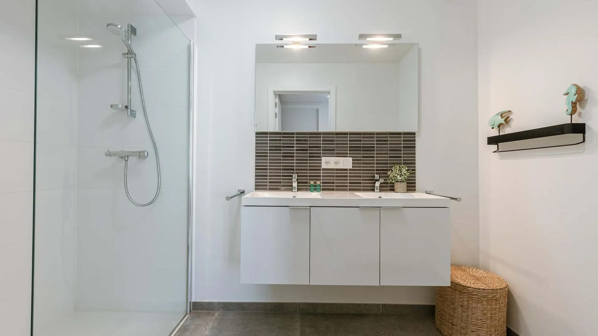 Huswell - Modern Apartment With Sunny Terrace In Oostende