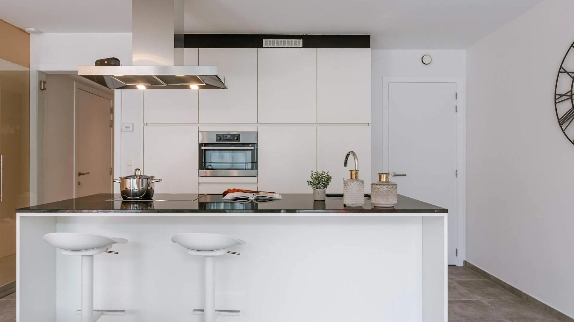 Huswell - Modern Apartment With Sunny Terrace In Oostende